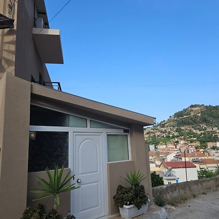 Με Θέα Το Κάστρο Appartement Nafpaktos Buitenkant foto